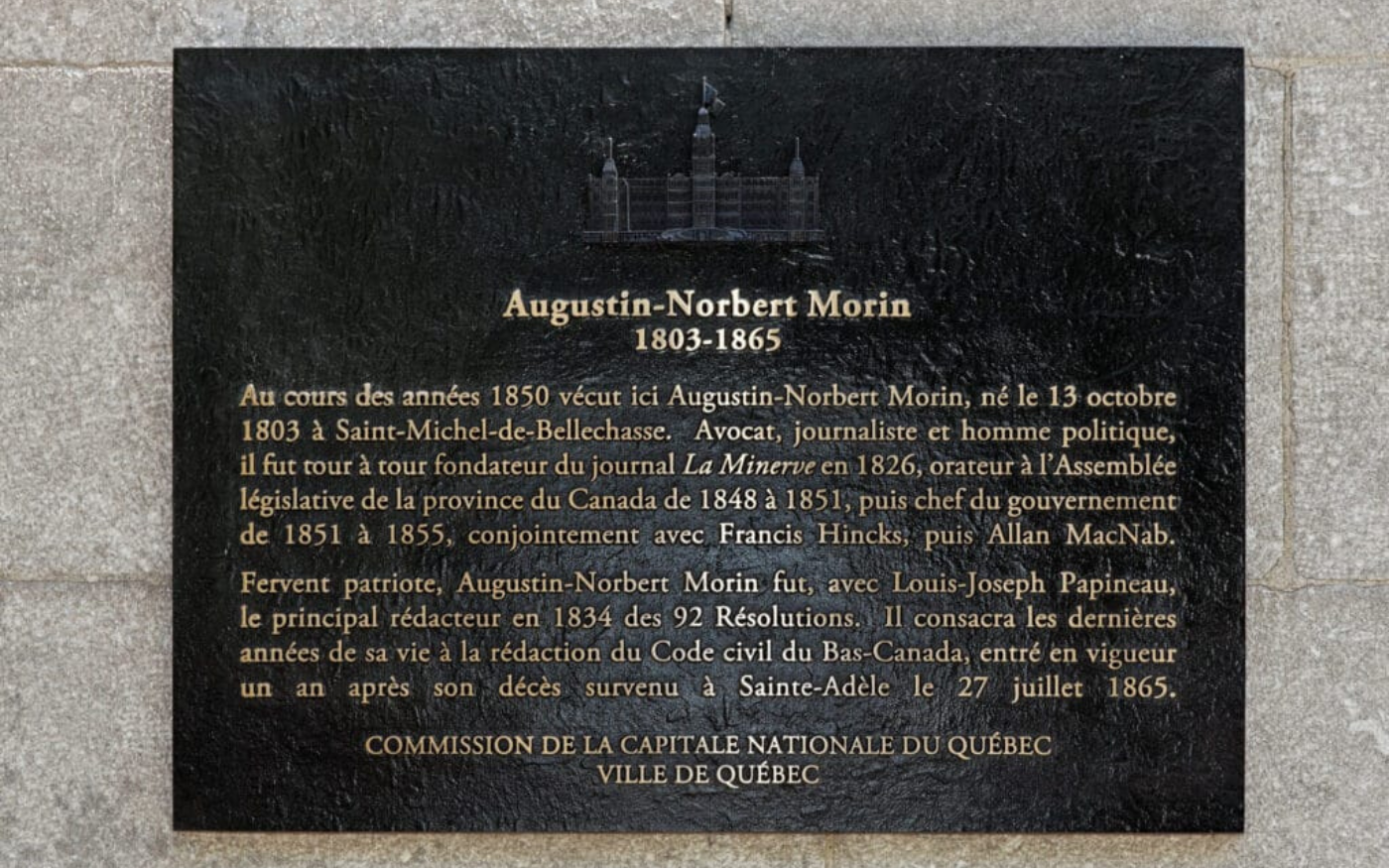 La plaque à Augustin-Norbert Morin